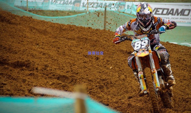 冰球娃娃兵承载新希望