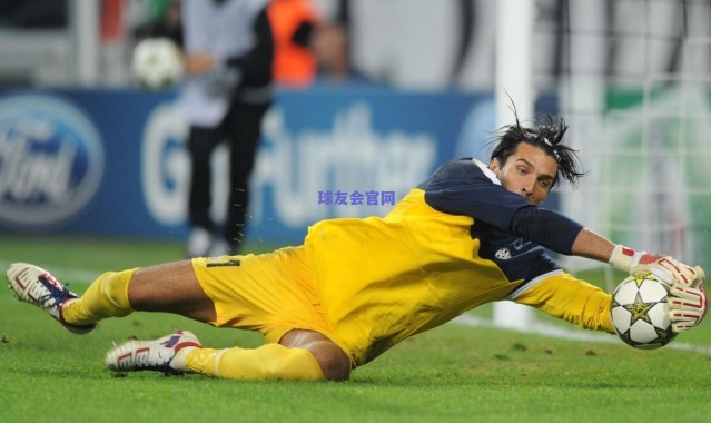 33岁曼联旧将闪耀德甲，关键进球助球队2-1险胜圣保利终结连败