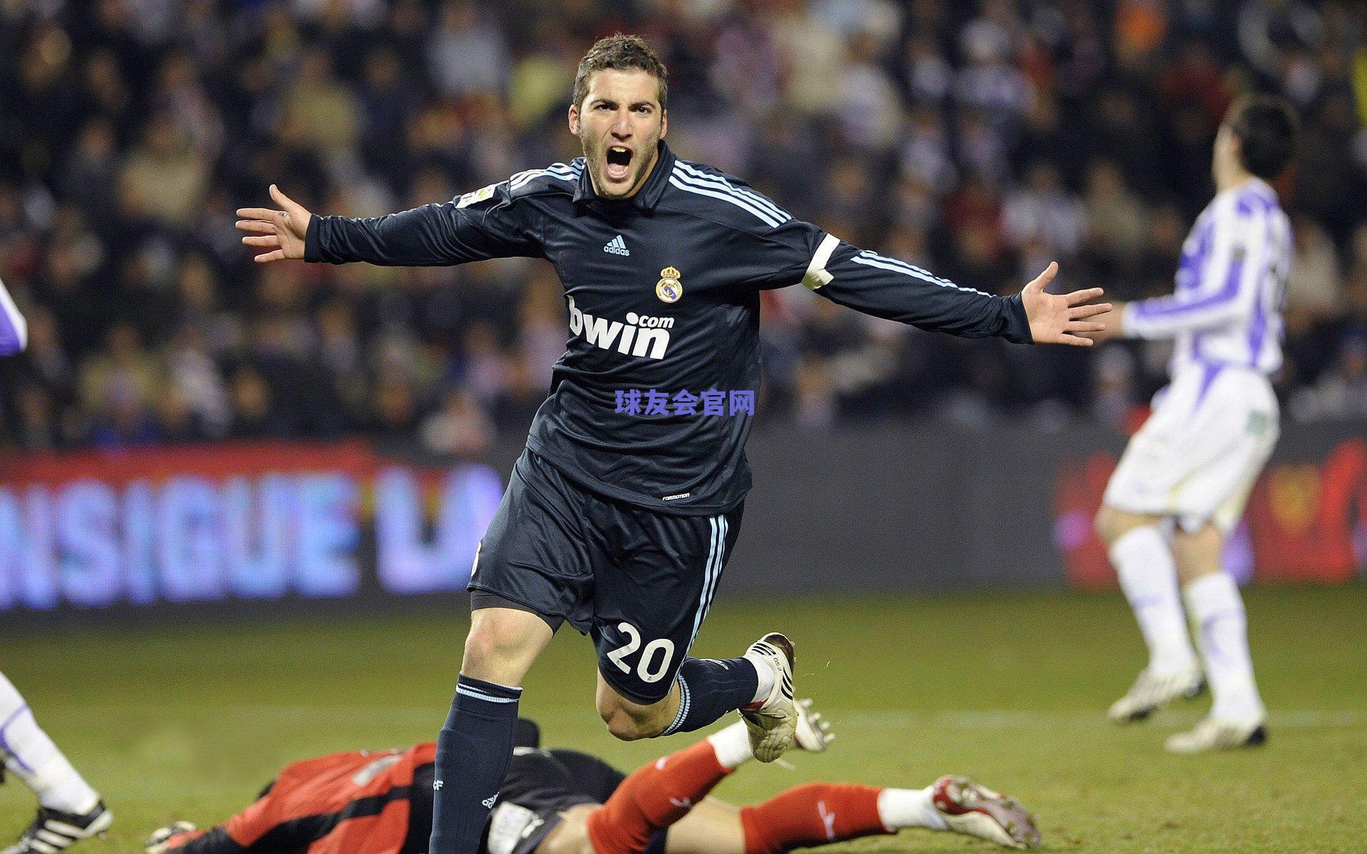 坚守信念，铸就传奇，戈贝尔社交媒体分享近照激励球迷